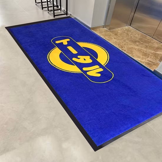 Tapis de porte en polyester blanc blanc à poils coupés en boucle soutenu par PVC en caoutchouc pour l'impression par sublimation